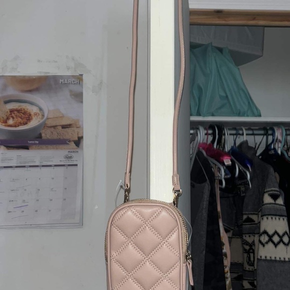 Woman’s Travel Duo - Picture 5 of 11